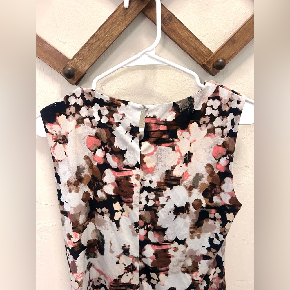 Calvin Klein Women’s Sleeveless Floral Print Blouse Size Medium Professional Top - Picture 3 of 3